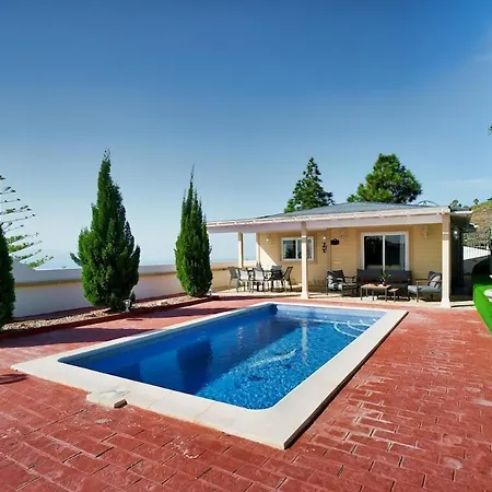 Karla Con Piscina: Tranquilidad Y Naturaleza