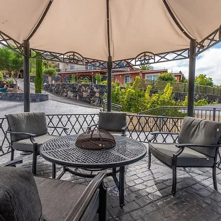 Villa Karla Con Piscina: Tranquilidad Y Naturaleza