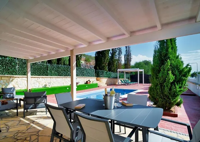 Villa Karla Con Piscina: Tranquilidad Y Naturaleza