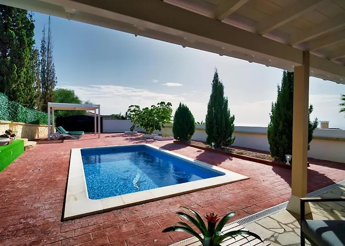 Karla Con Piscina: Tranquilidad Y Naturaleza Villa *