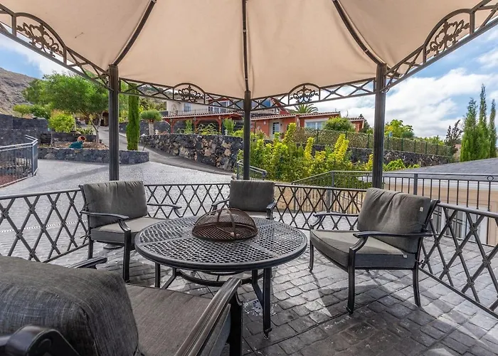 Villa Karla Con Piscina: Tranquilidad Y Naturaleza